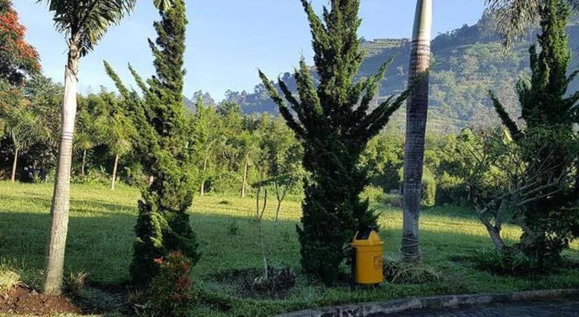 New Mountain Springs Hotel & Resort Lembang Zewnętrze zdjęcie
