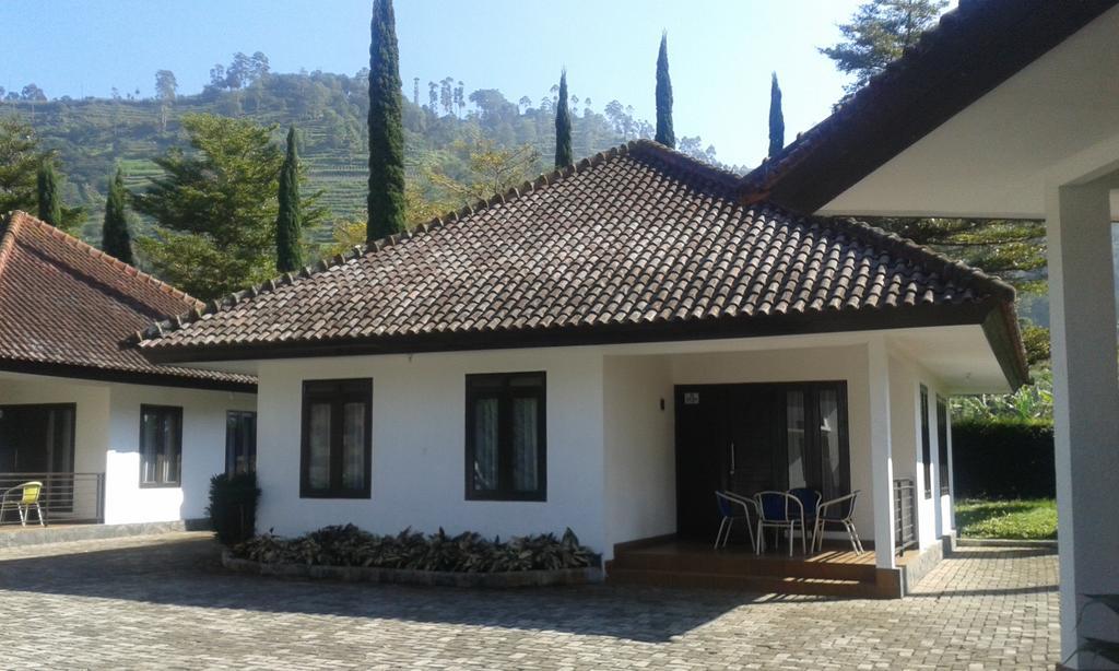 New Mountain Springs Hotel & Resort Lembang Zewnętrze zdjęcie